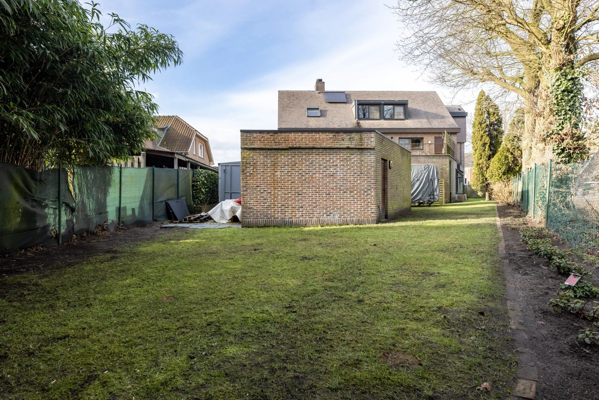 Ruim appartement met 4 slaapkamers, groot terras, tuin en garage. foto 36