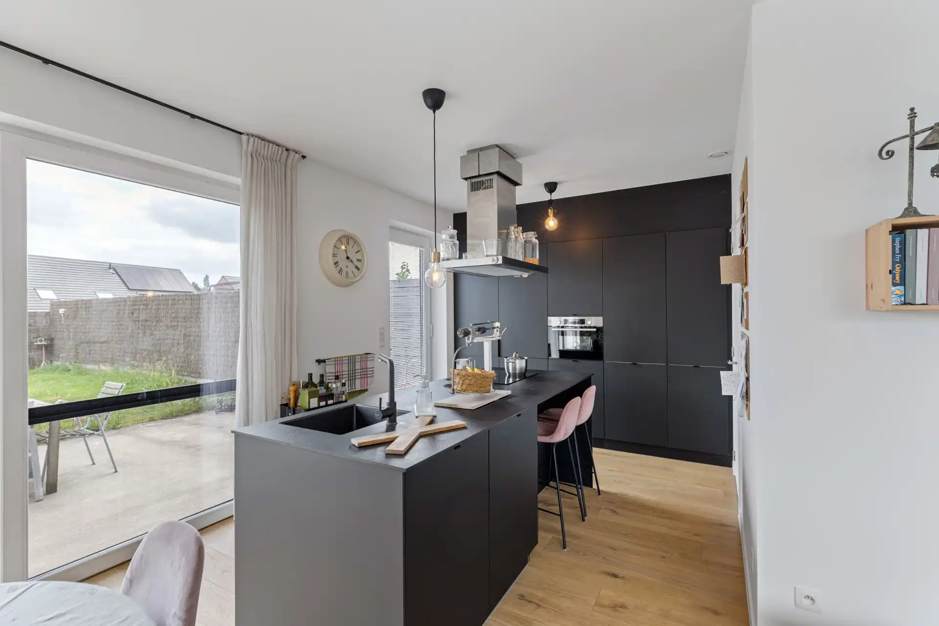 Instapklaar wonen in Rollegem — quasi nieuw, EPC A, zonnepanelen & warmtepomp foto 3