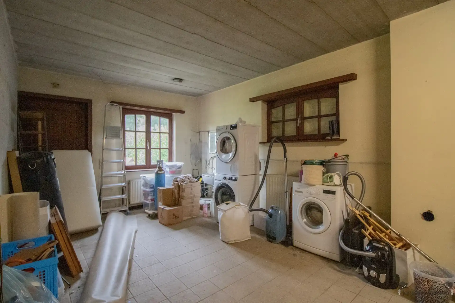 Ruime op te frissen villa met 2 keukens, 2 badkamers en min. 5 slaapkamers op 1.157 m² foto 22