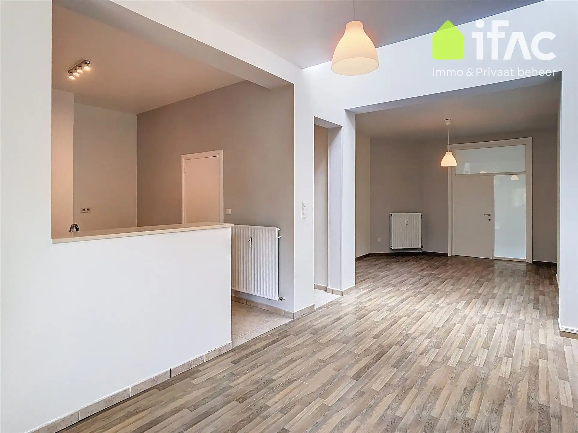 Ruim gelijkvloers appartement met tuin foto 4