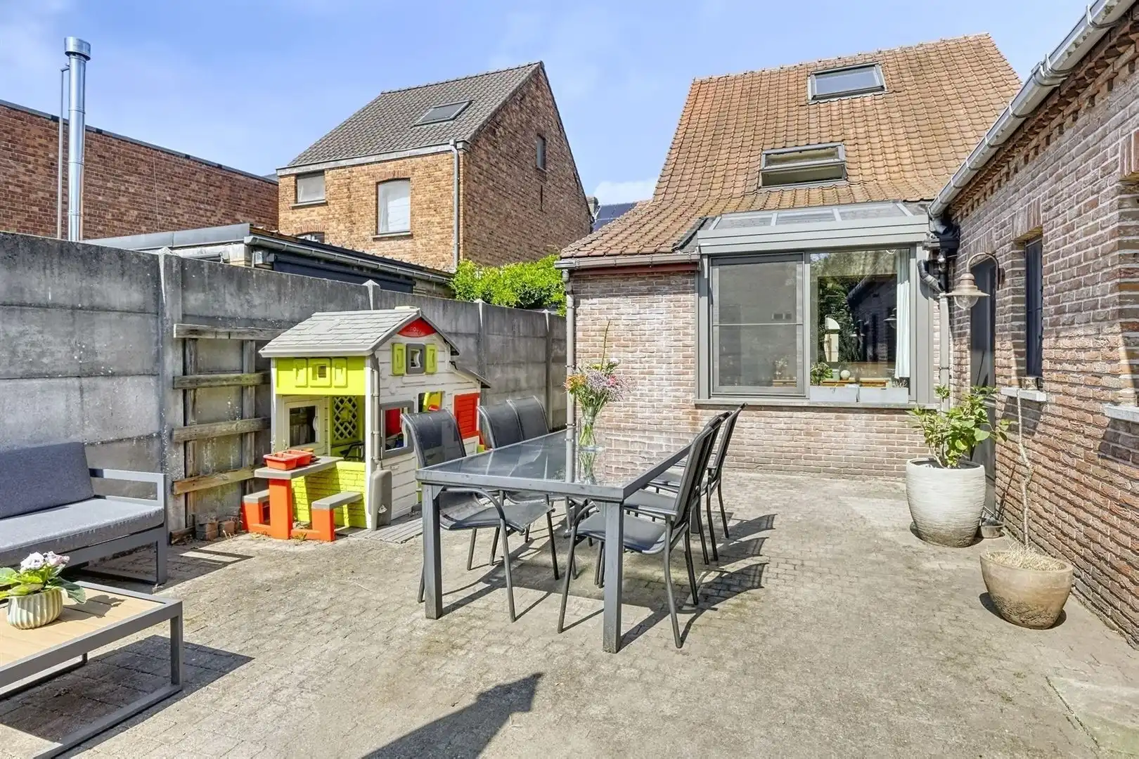HOB met 3 slaapkamers, veel ruimte en licht, een dieplopende tuin en veel potentieel foto 23