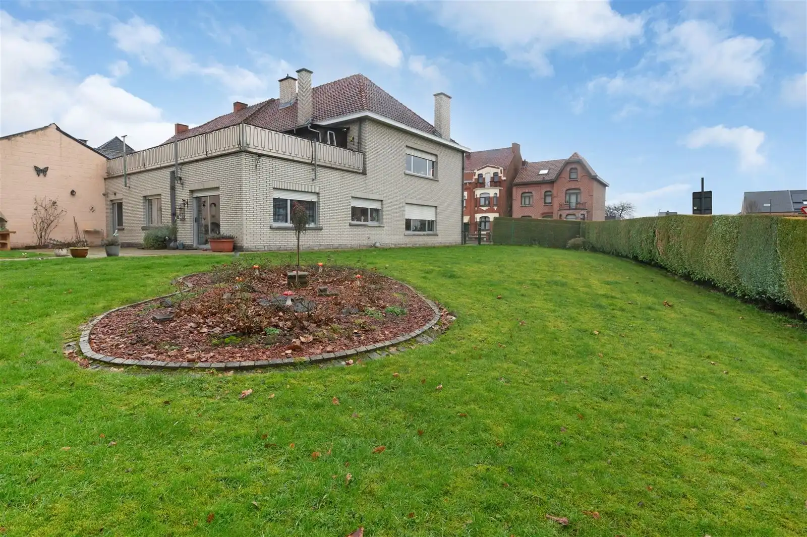 Gelijkvloers Appartement met garage en tuin foto 18