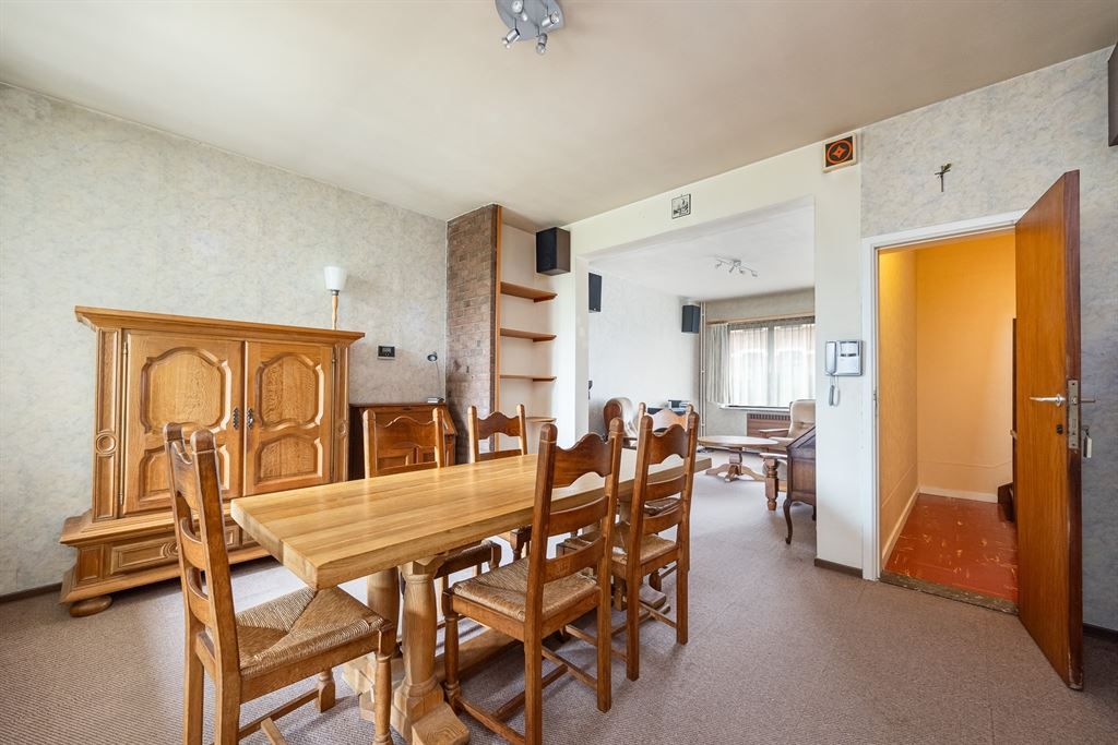Zeer ruime, te renoveren woning met tuin foto 2