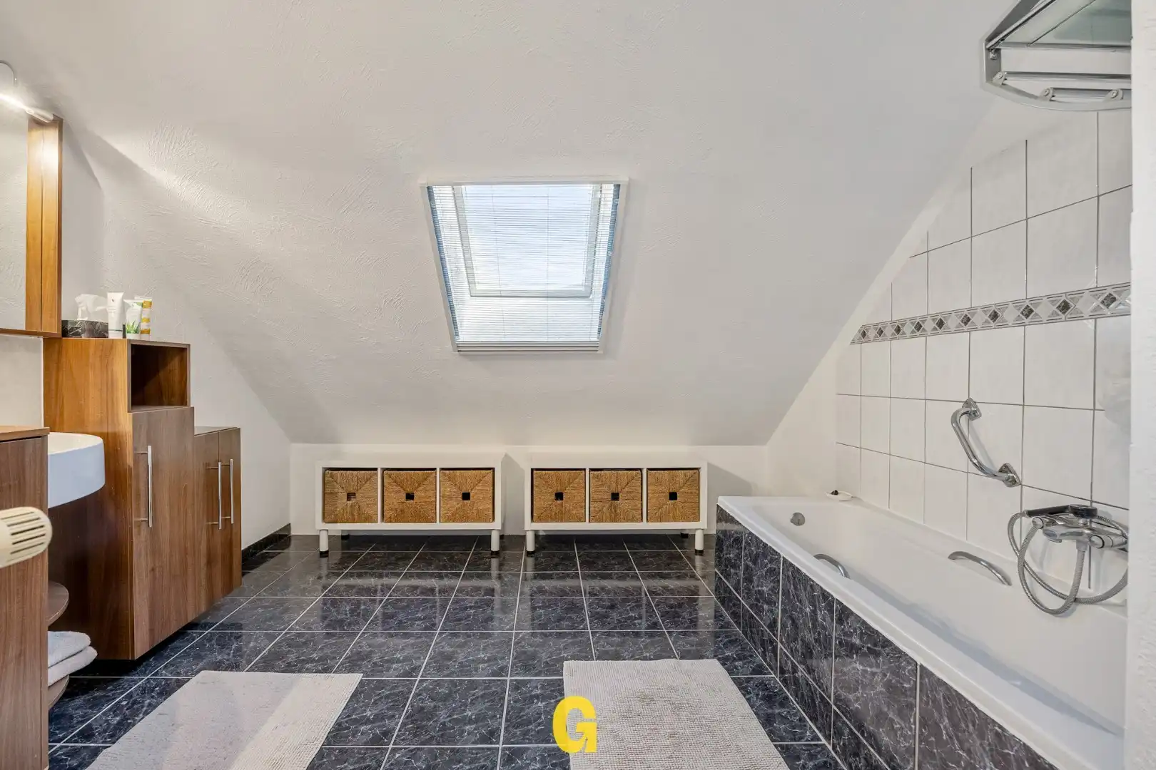 Halfopen woning met prachtige tuin met zwembad en blijvend zicht op achterliggend groen foto 20