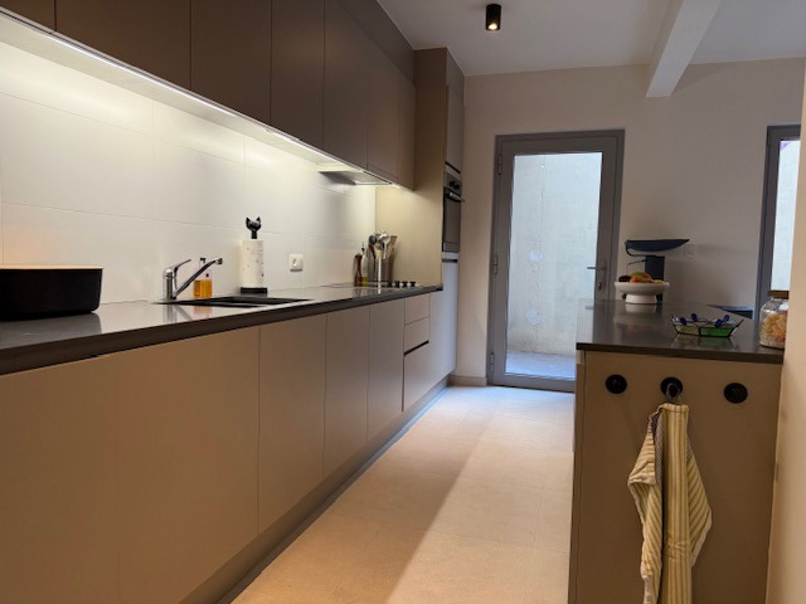 Te huur: ruim gelijkvloers appartement nabij stadscentrum van Aalst foto 7