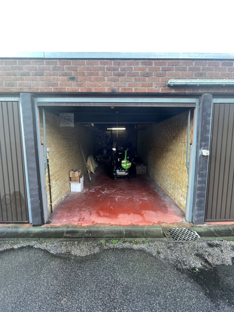 Ongemeubeld appartement met twee slaapkamers en ruime garagebox te Uitkerke. Het appartement ligt in een gebouw zonder lift. foto 13