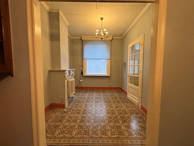 Te renoveren huisje met 2 slaapkamers (4 mogelijk) naast gezellig beluikje aan Sint- Amandsplein. foto 3
