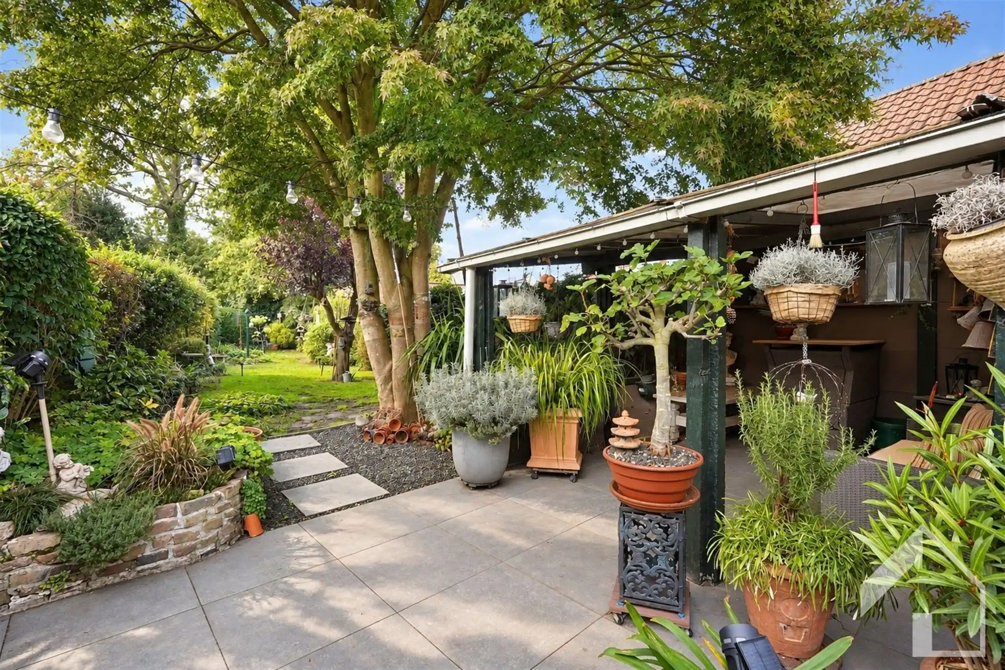 Woonhuis met potentieel, zij-ingang en prachtige tuin foto 13