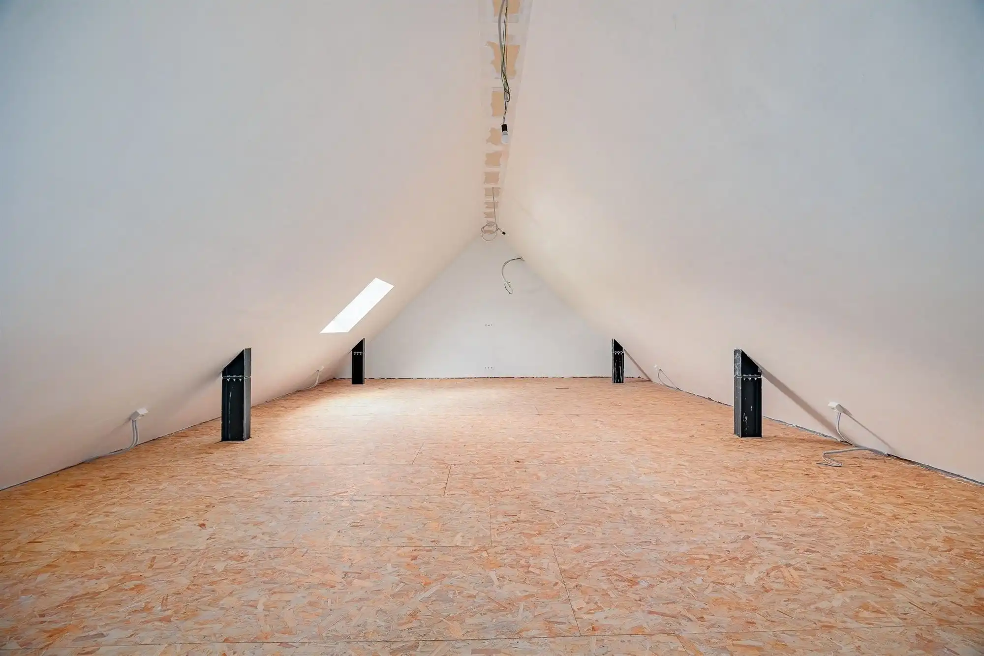 Prachtig afgewerkt gebouw - showroom + villa foto 42