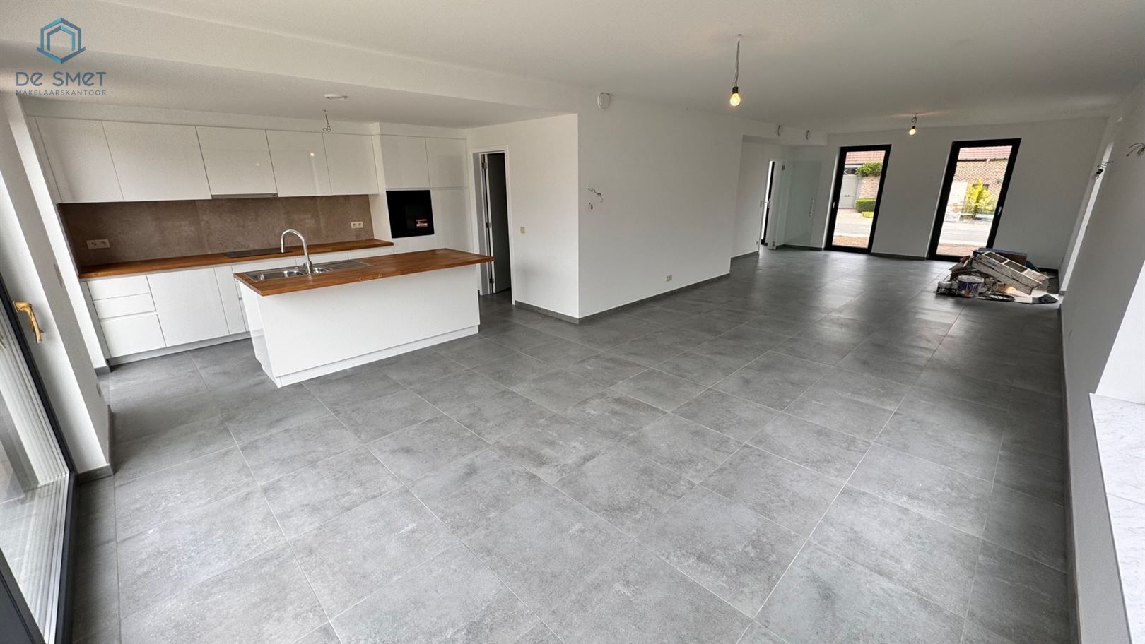 INSTAPKLARE NIEUWBOUWWONING MET 6 SLP EN TUIN foto 2