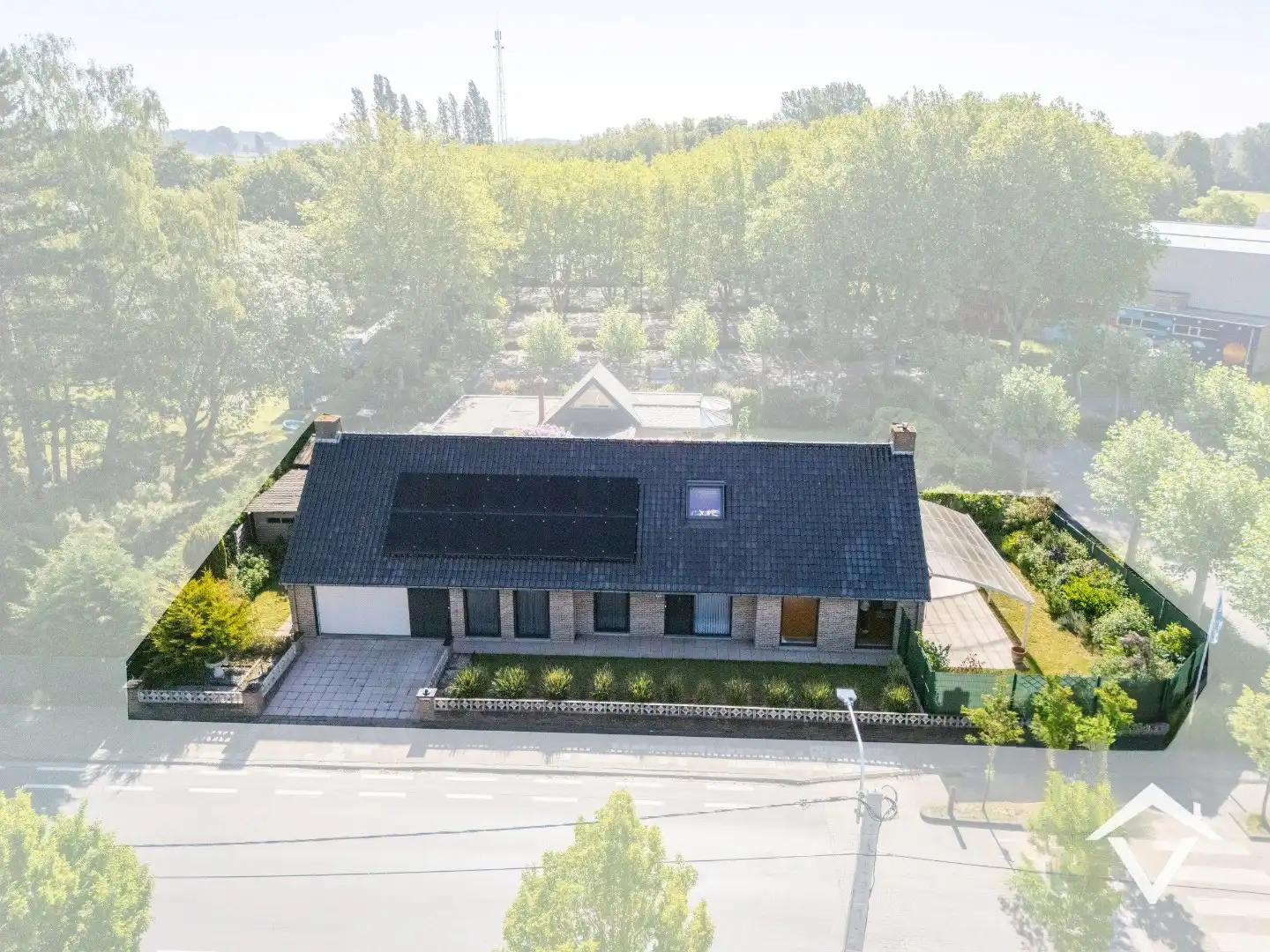 Zeer ruime en instapklare woning met veel mogelijkheden te Eernegem foto 2