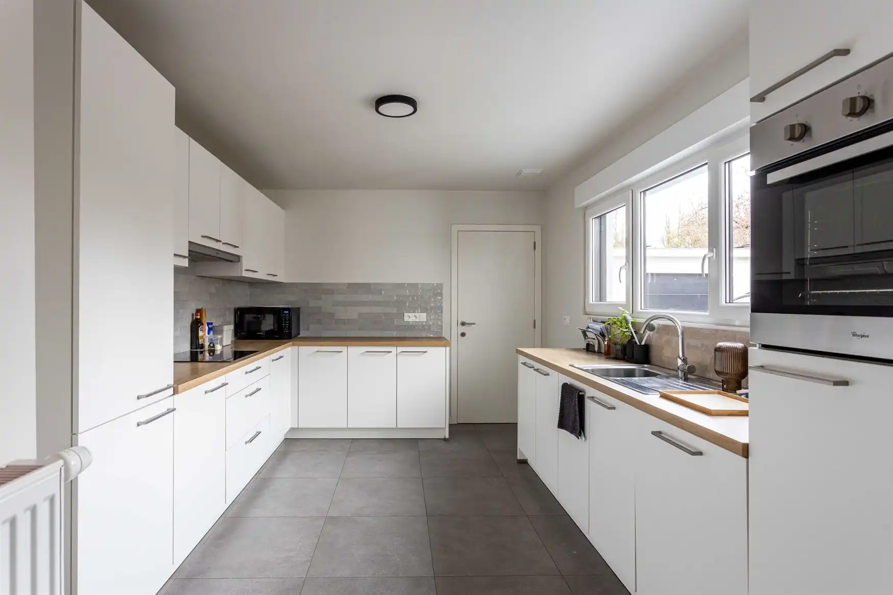 Volledig gerenoveerde gezinswoning met tuin in Drongen foto 5