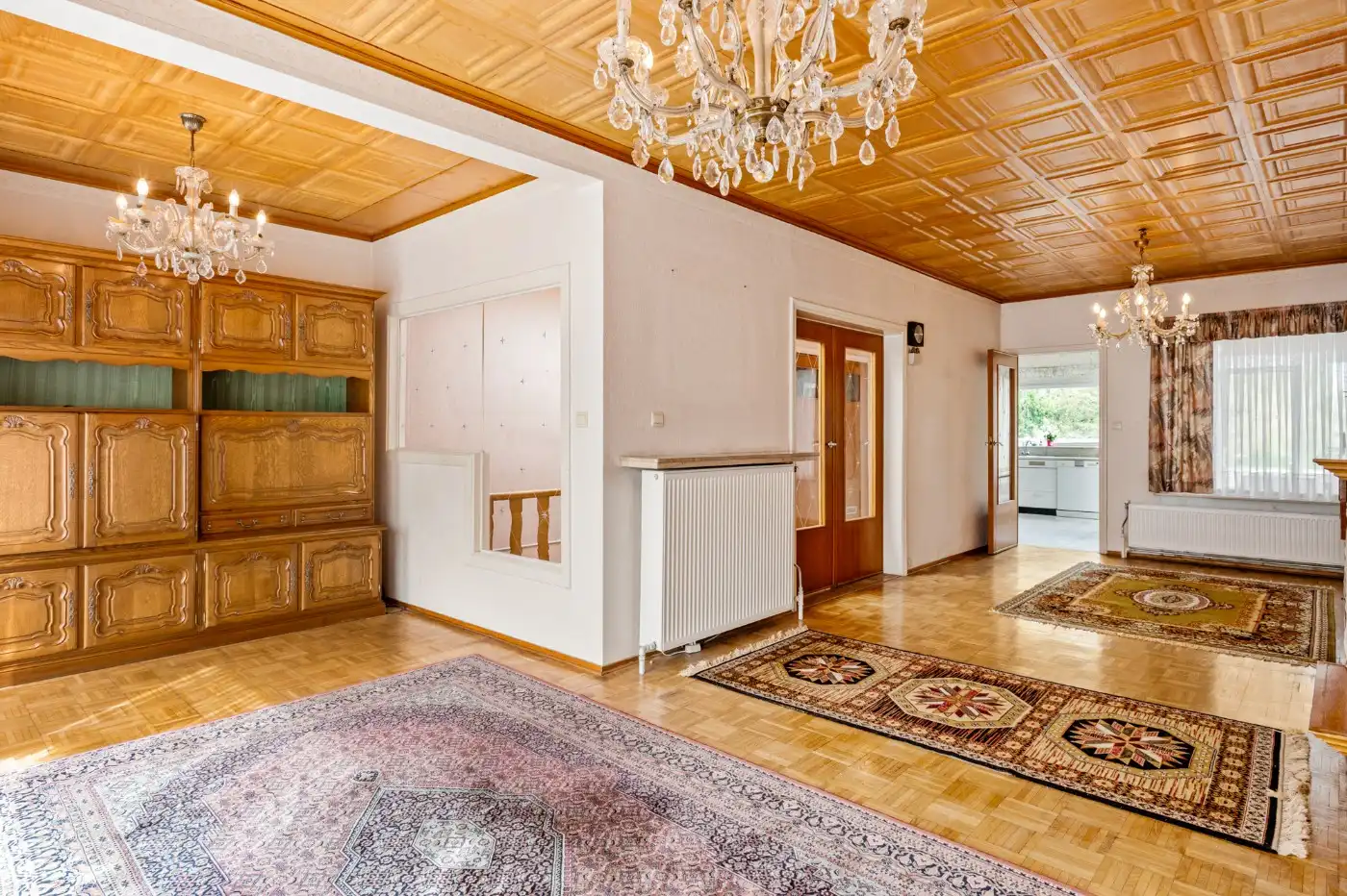 Te renoveren woning met 2 slpk., dubbele garage en tuin foto 5