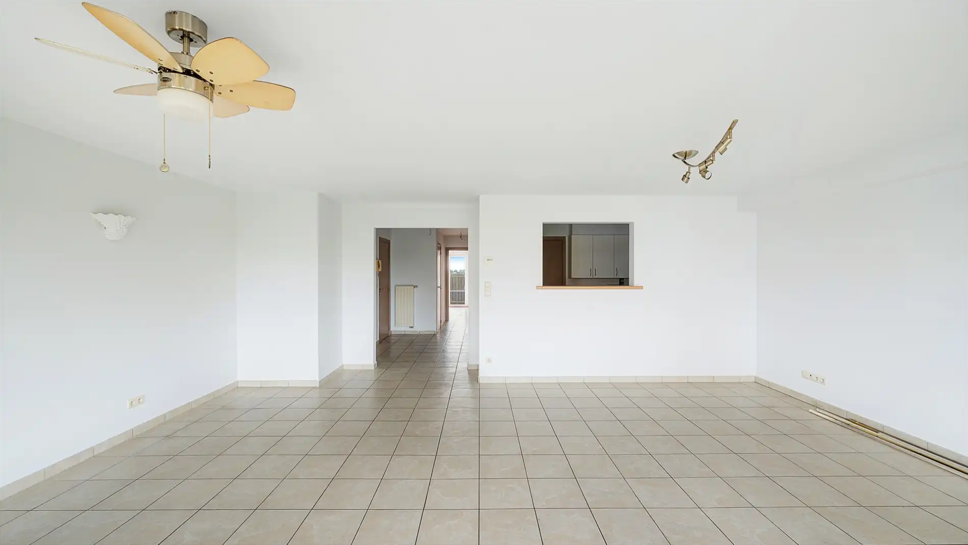 Ruim, breed appartement (105m²) te koop foto 6