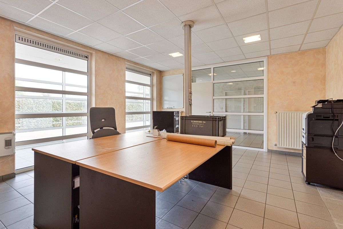 Veelzijdig bedrijfsgebouw (2345 m²) te Avelgem foto 5