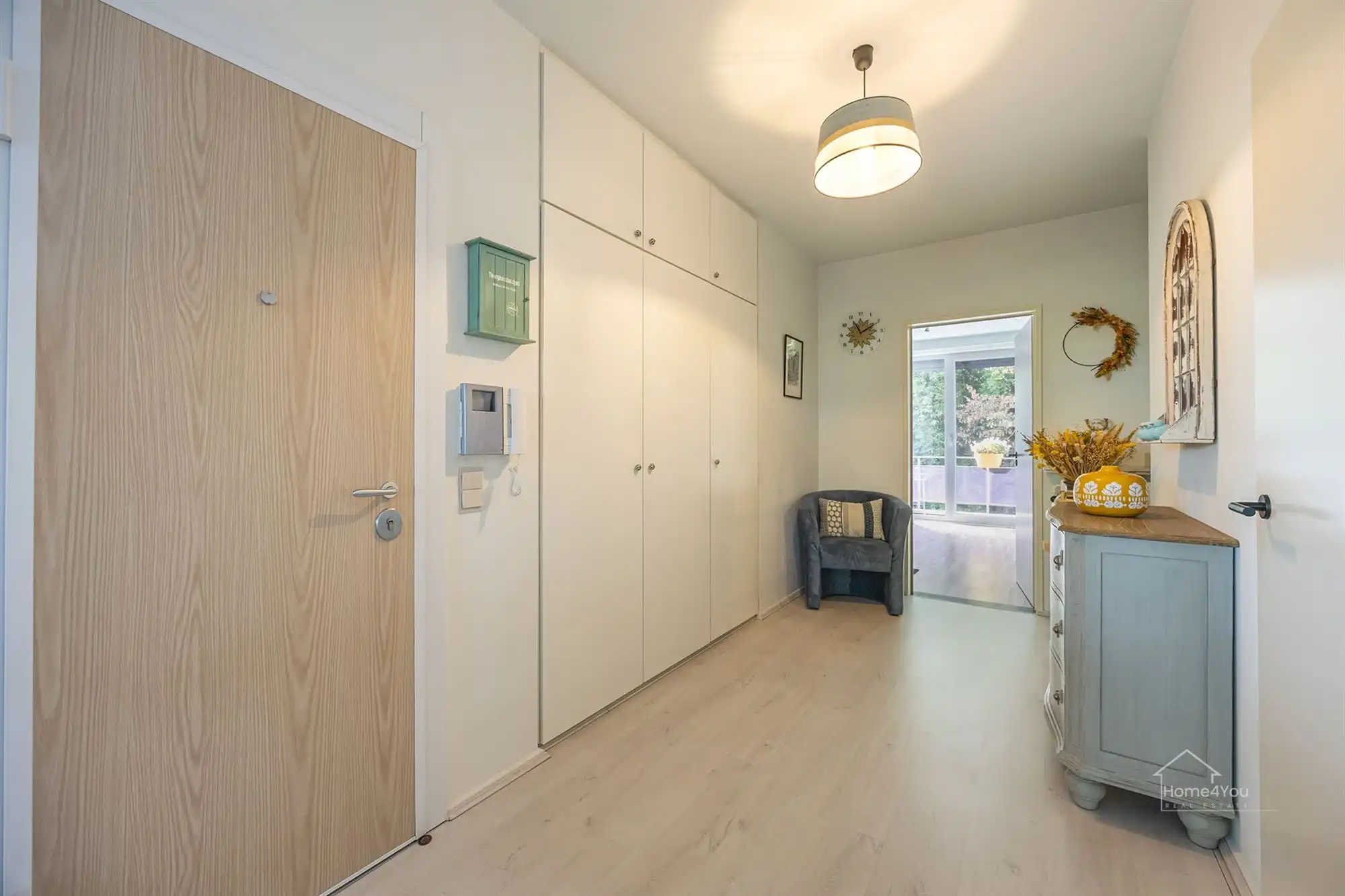 Instapklaar 2-Slaapk Appartement, terras en garagebox foto 14
