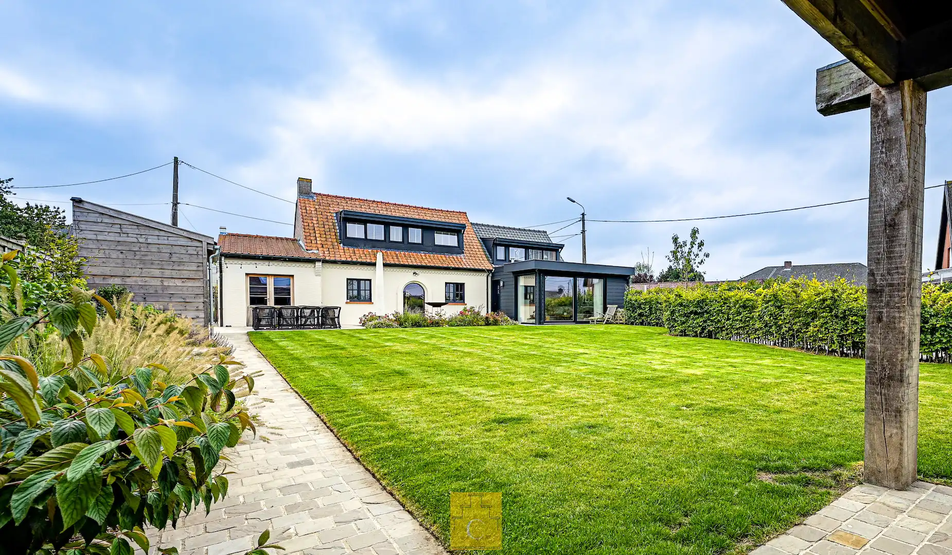 knap gerenoveerde gezinswoning, landelijke stijl met eigentijdse toets, met zonnige tuin en parking foto 11