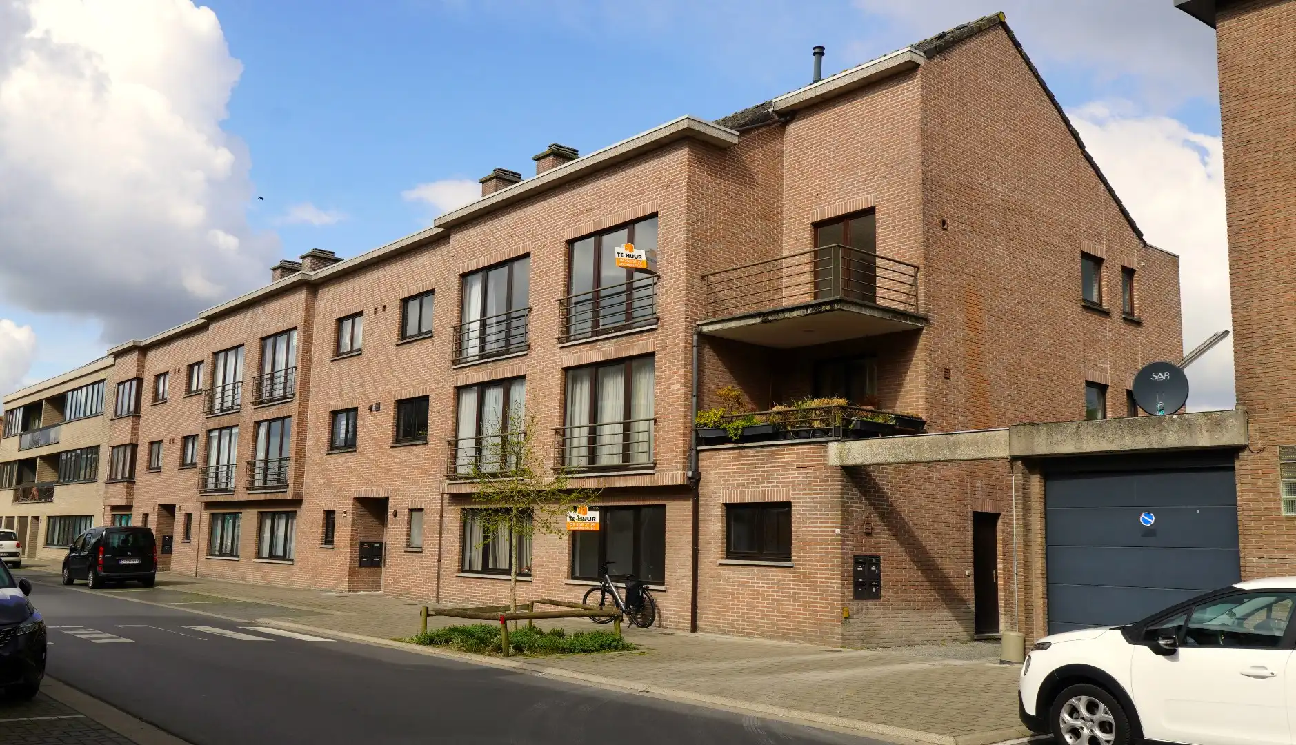 Appartement te huur in Lokeren met terras en garage foto {{pictureIndex}}