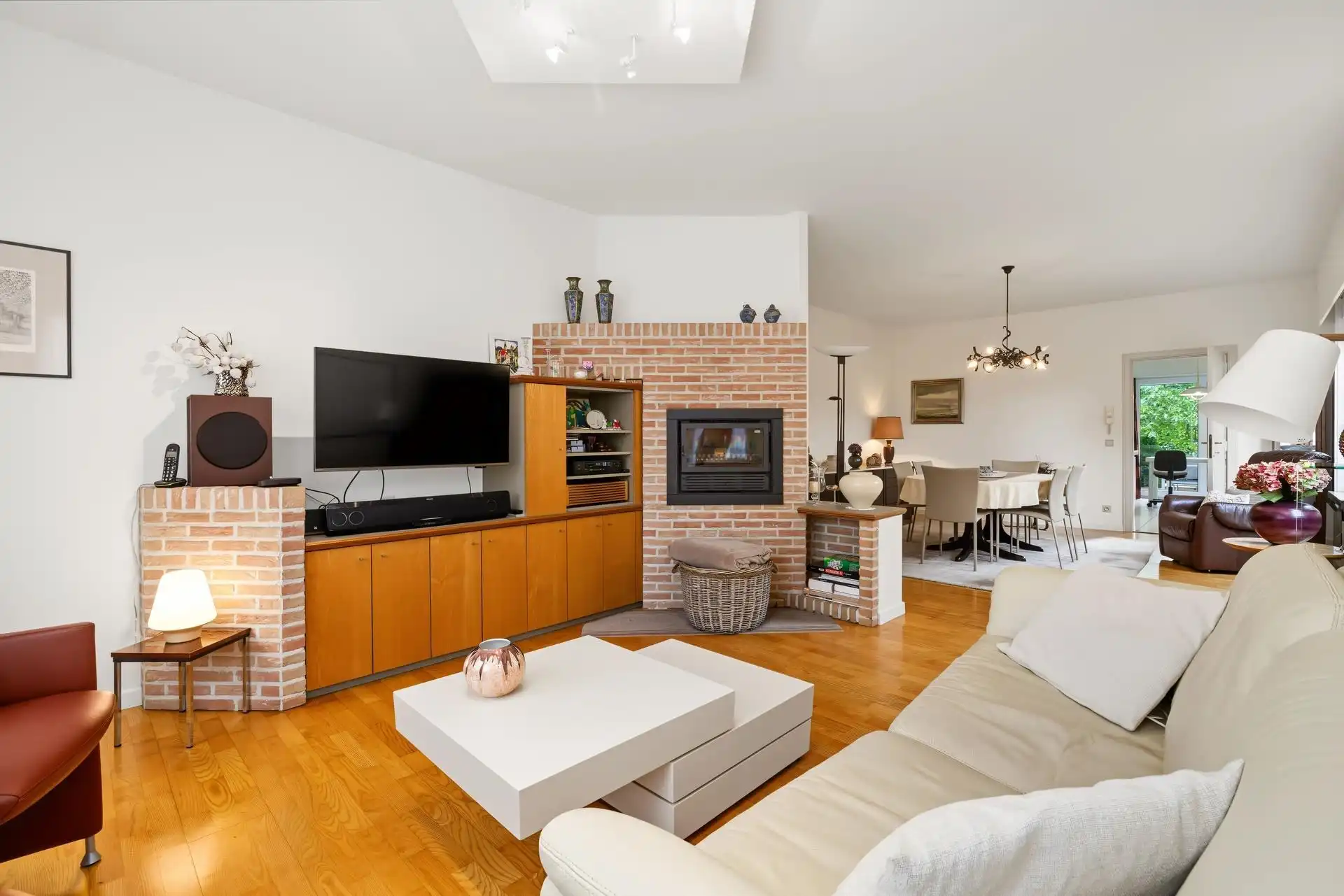 Uitstekend gelegen gezinswoning met 4 slaapkamers + bureau en ruime garage foto 3