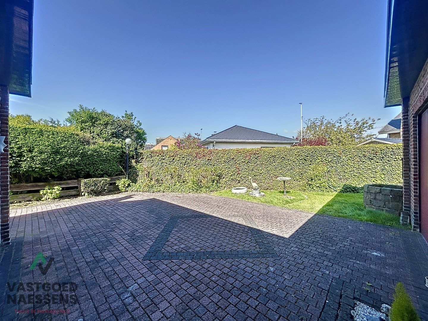 Instapklare en vrijstaande woning met inpandige garage en zonnige tuin.  foto 23