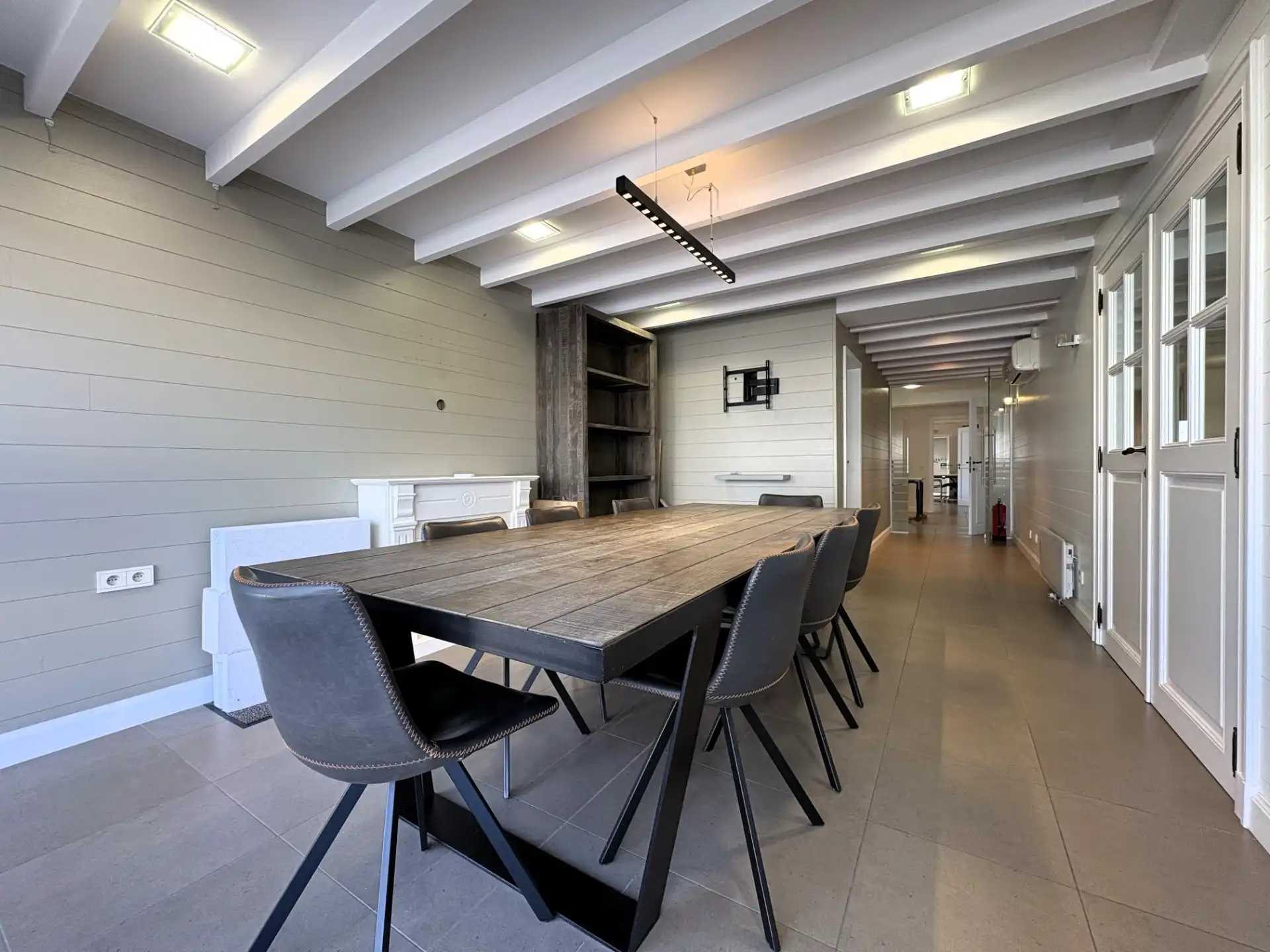 Ruime en veelzijdige handelsruimte met sterke zichtbaarheid in regio Waregem foto 6