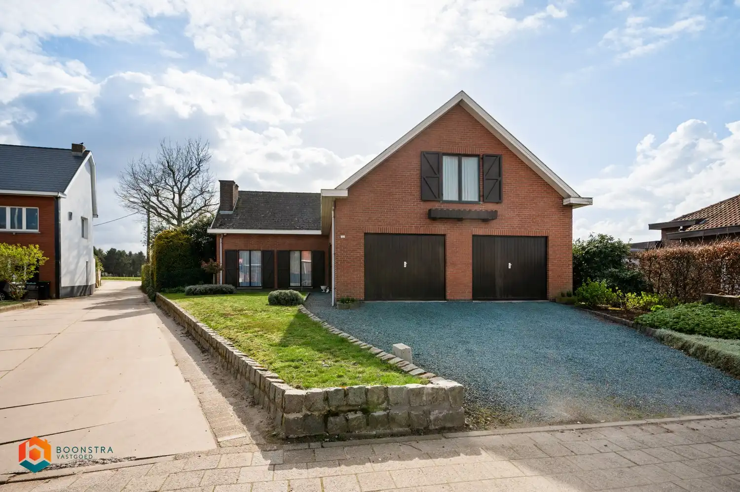 Ruime woning met 4 slpkrs, sfeervolle tuin en bijgebouw op perceel van 2206m² te Duffel foto {{pictureIndex}}