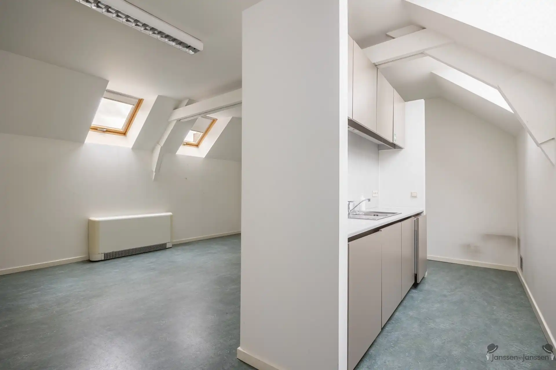 Commercieel gebouw met parkeergelegenheid! foto 41