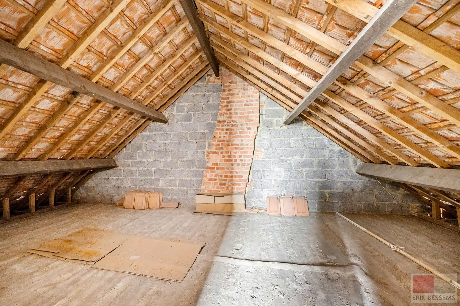 Leuke te renoveren halfopen bebouwing met potentieel en 3 ruime slaapkamers. foto 25