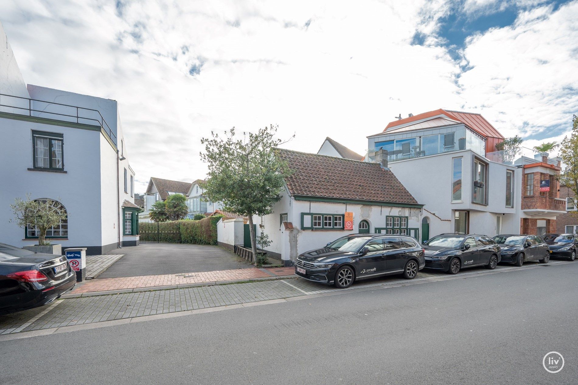 Charmante en gezellige  vrijstaande woning is gelegen op een boogscheut van oud-Knokke en de Lippenslaan.  foto {{pictureIndex}}