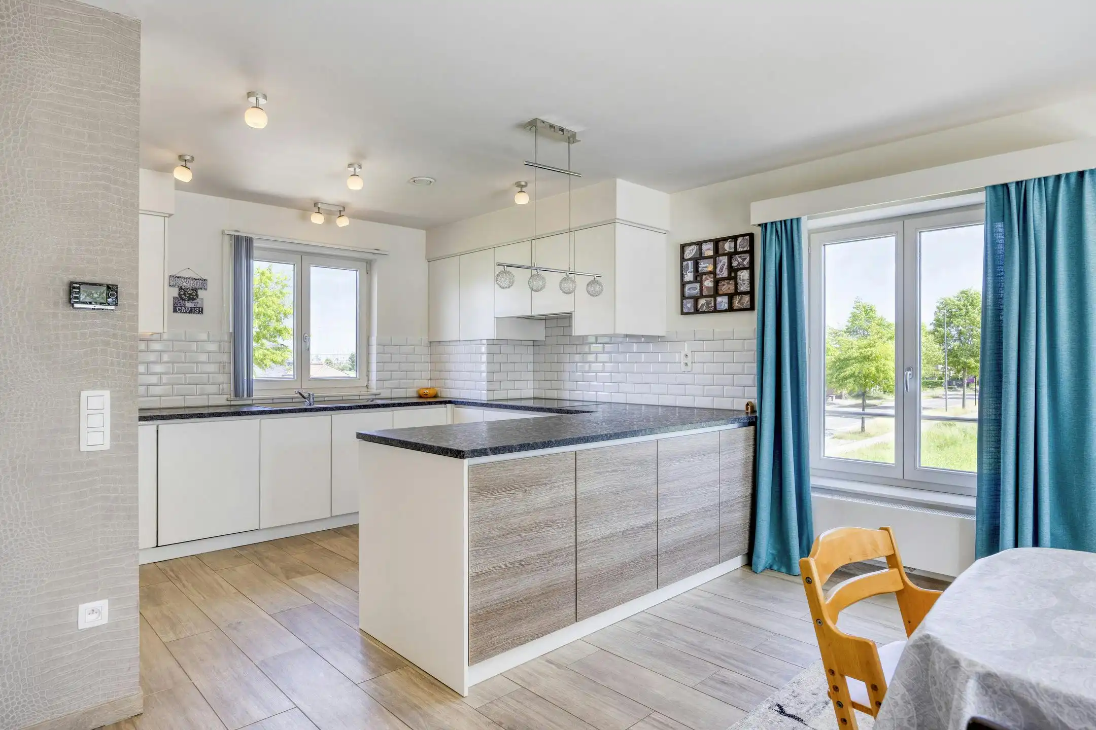 Riante woning te koop met veel potentieel voor diverse invullingen foto 24