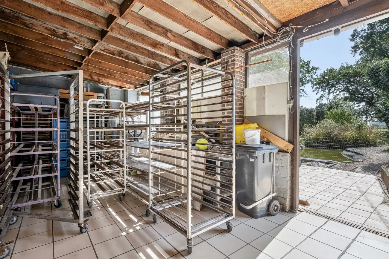 Strategisch gelegen handelspand met winkelruimte (bakkerij) met inpandige garage, grote werkruimte (ca. 145m²) en aangename tuin met open zicht in Ertvelde! foto 14
