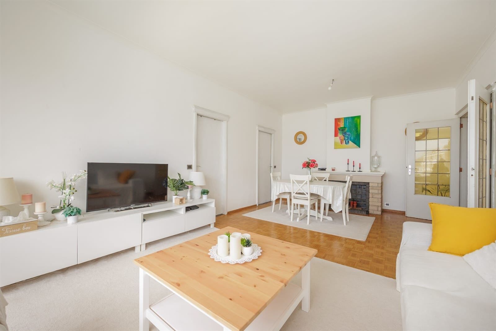 Vernieuwd 2-slaapkamerappartement met terras in Antwerpen foto 3