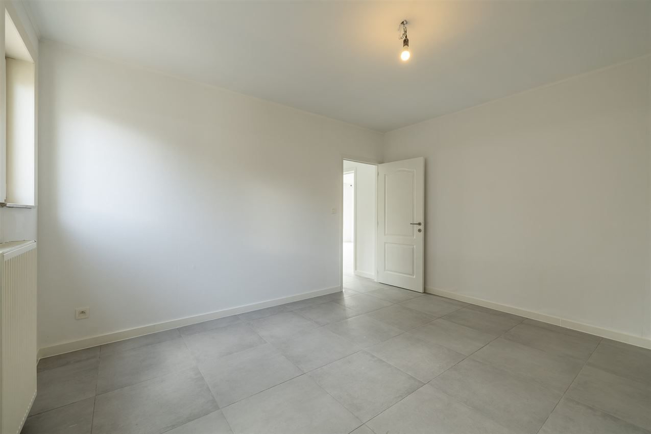 Gelijkvloers appartement, twee slpk., autostaanplaats foto 18