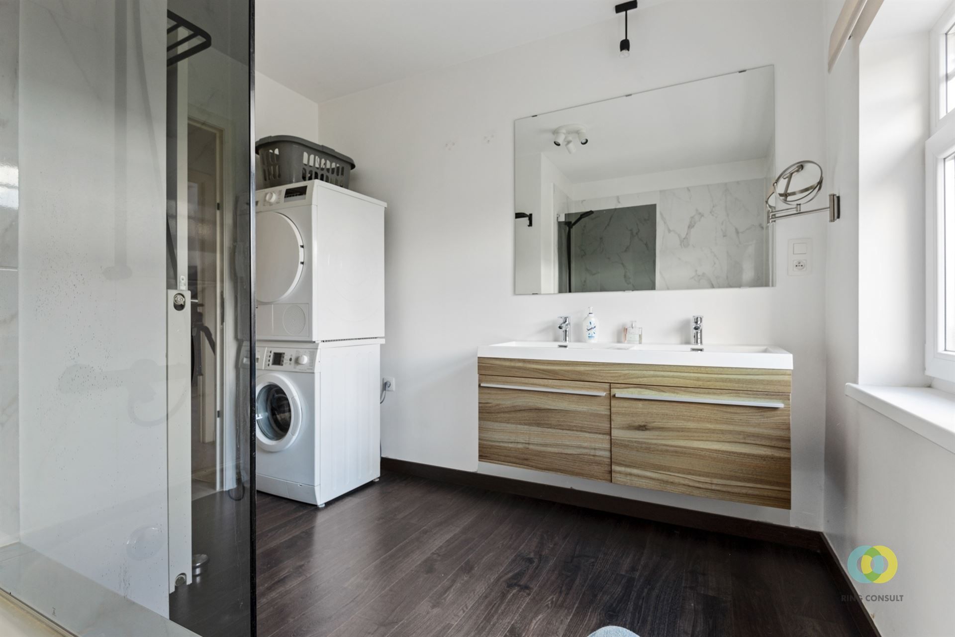 Recent gerenoveerde 3-gevel met open zicht foto 11