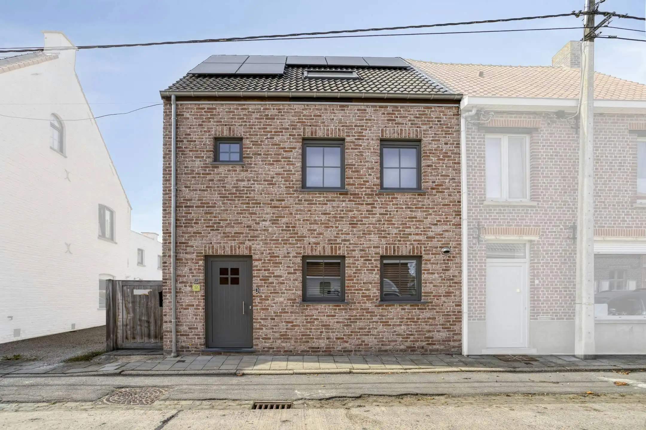 Instapklare energiezuinige halfopen bebouwing in Poeke te koop foto {{pictureIndex}}
