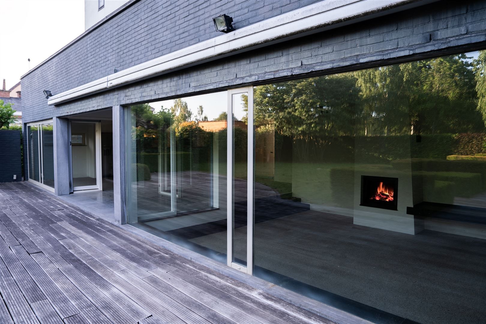 Vrijstaande villa met dubbele garage en tuin. foto 8