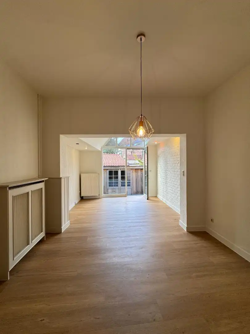 Instapklare trapgevelwoning met zonnig terrastuintje en grote berging, centrum, rustige straat omgeving ’t Zand foto 3