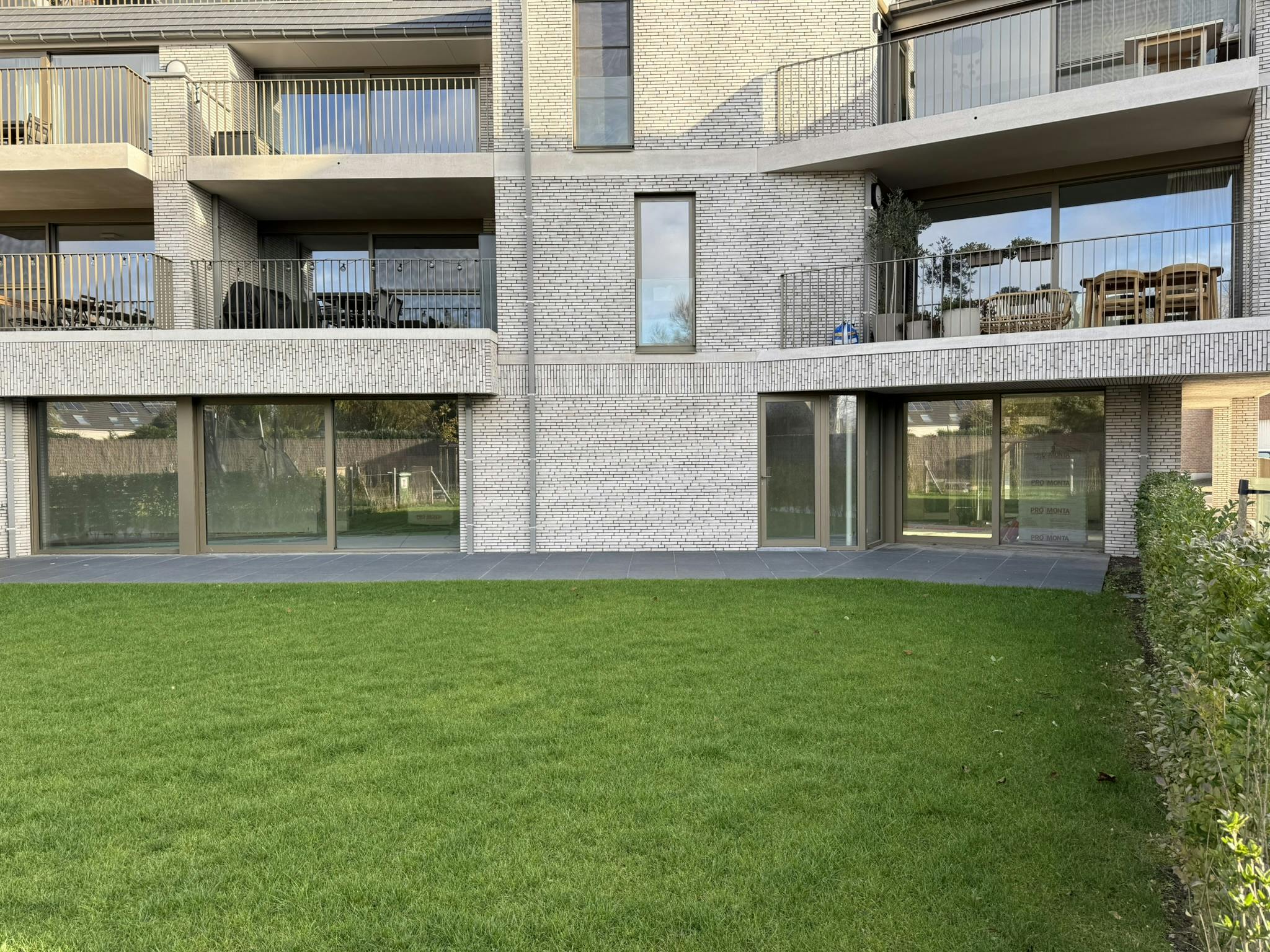 Gelijkvloers appartement met 2 kamers te koop in Ieper foto 2