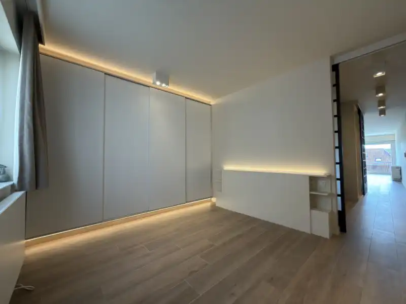 MOOI GERENOVEERD APPARTEMENT MET CENTRALE LIGGING EN DICHTBIJ DE ZEE! foto 7