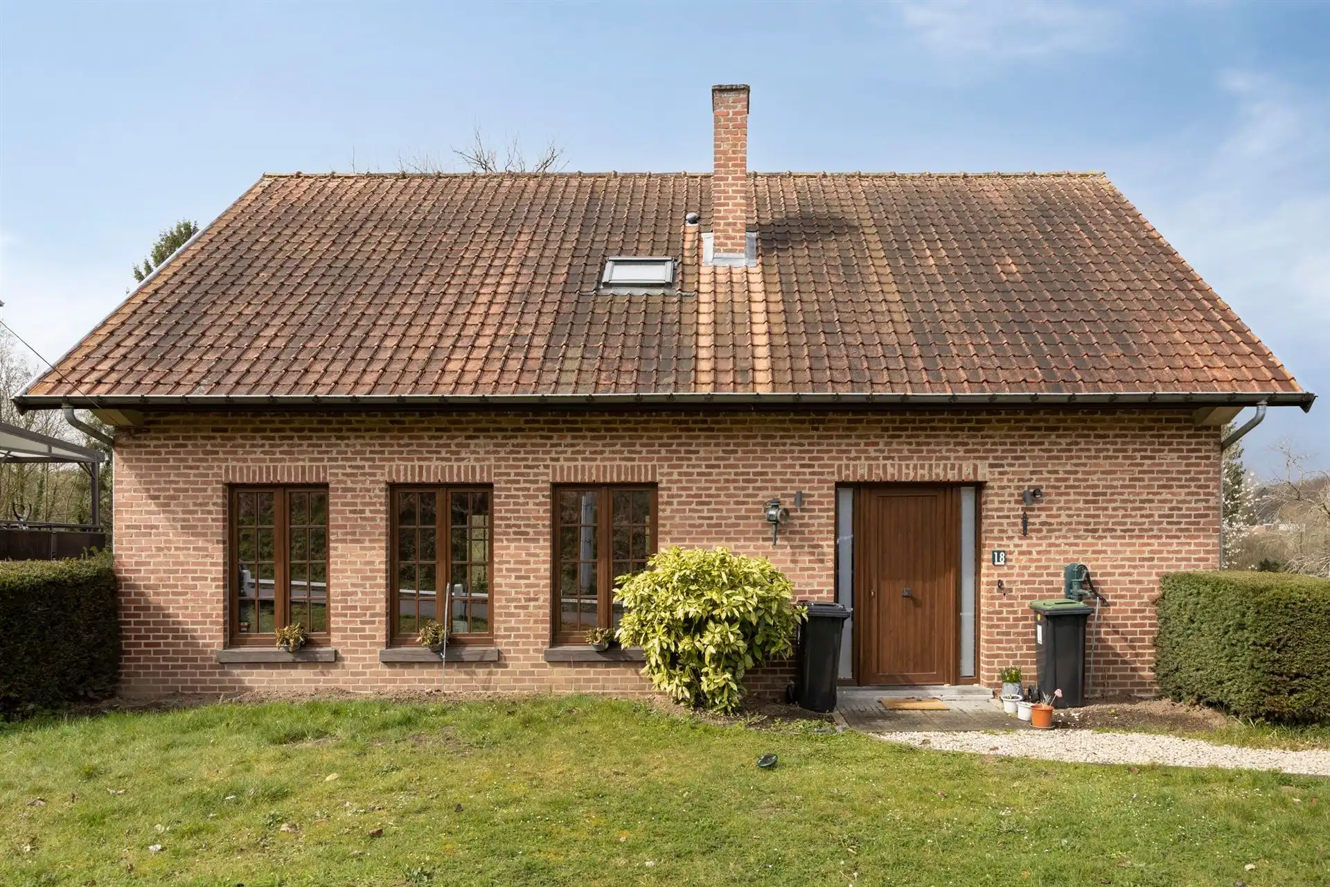 Charmante, gerenoveerde villa op rustige locatie foto 3