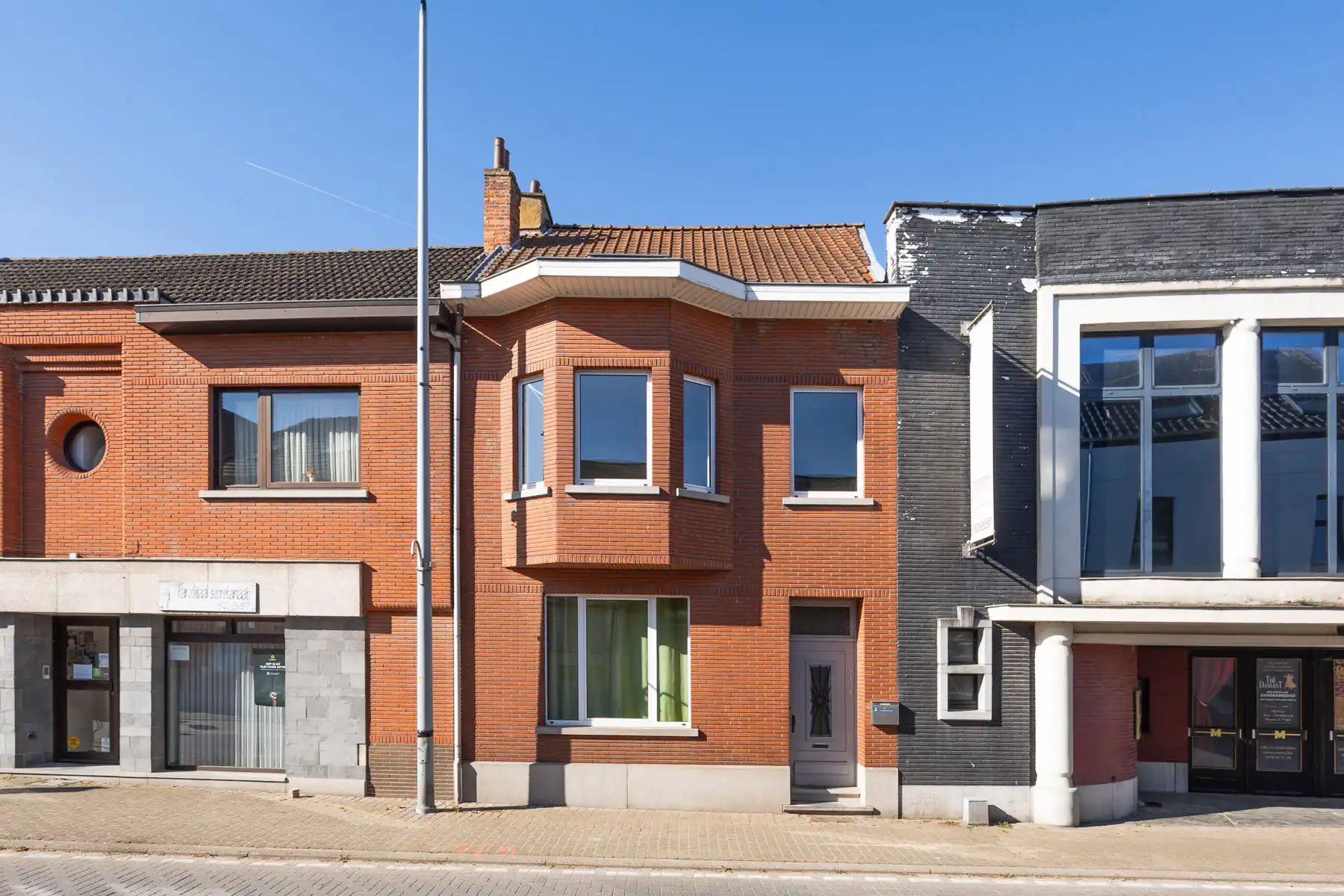 Hoofdfoto van de publicatie: Ruime, karaktervolle renovatiewoning met centrale ligging