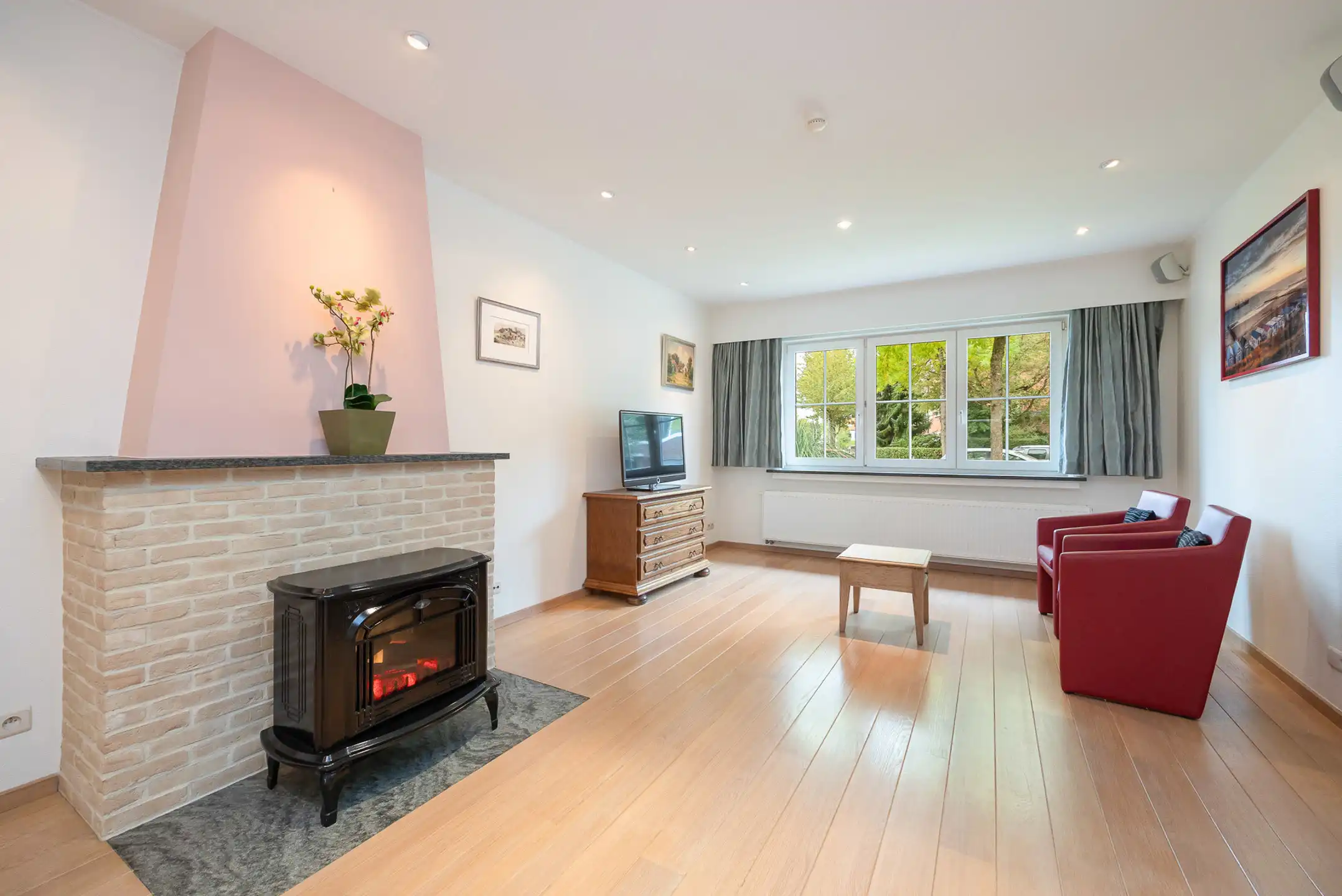 Charmante rietgedekte HOB met garage foto 7