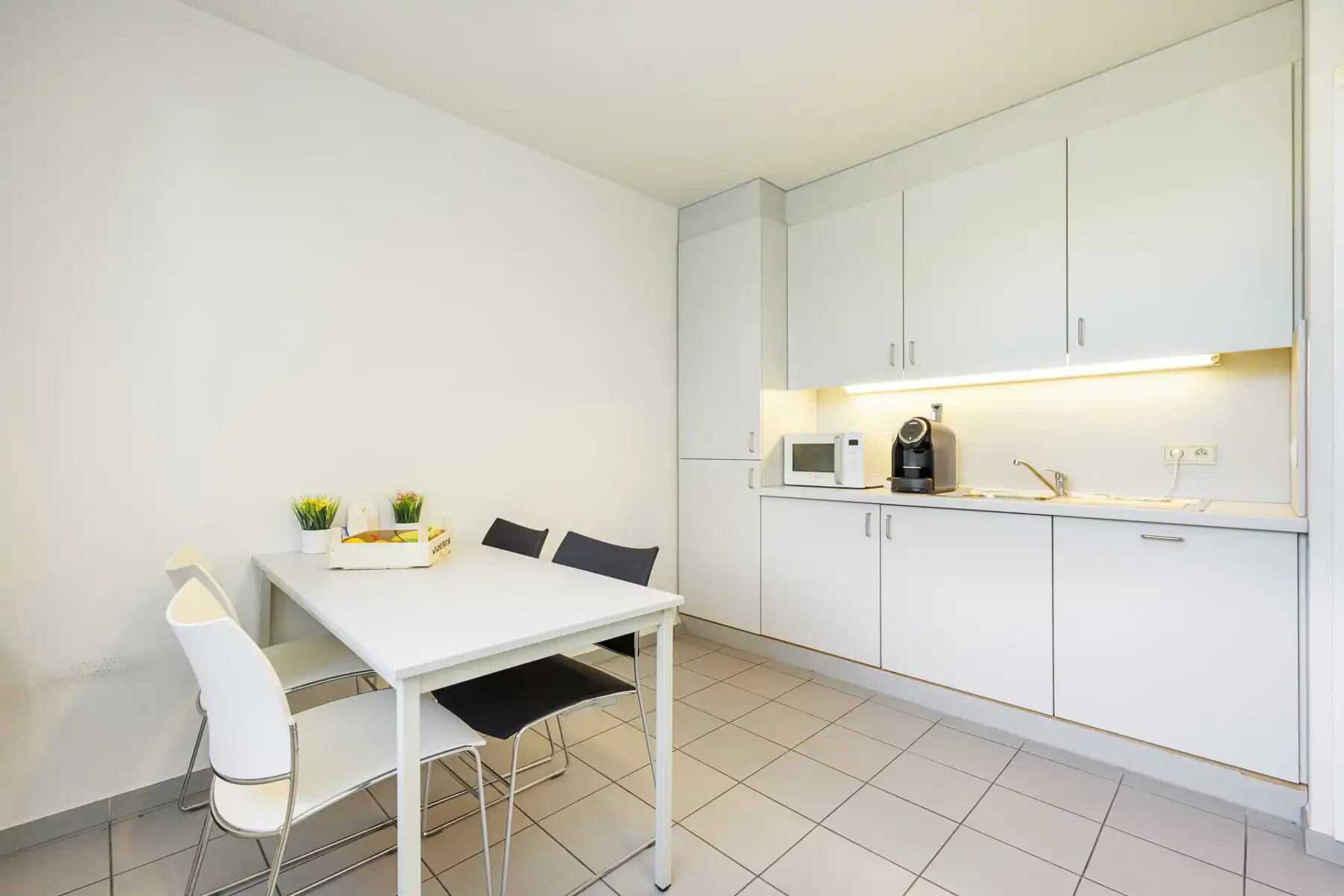 Ruim handelspand/investeringspand (ca194m²) met 3 autostaanplaatsen, gelegen langs de ring van Turnhout. foto 12