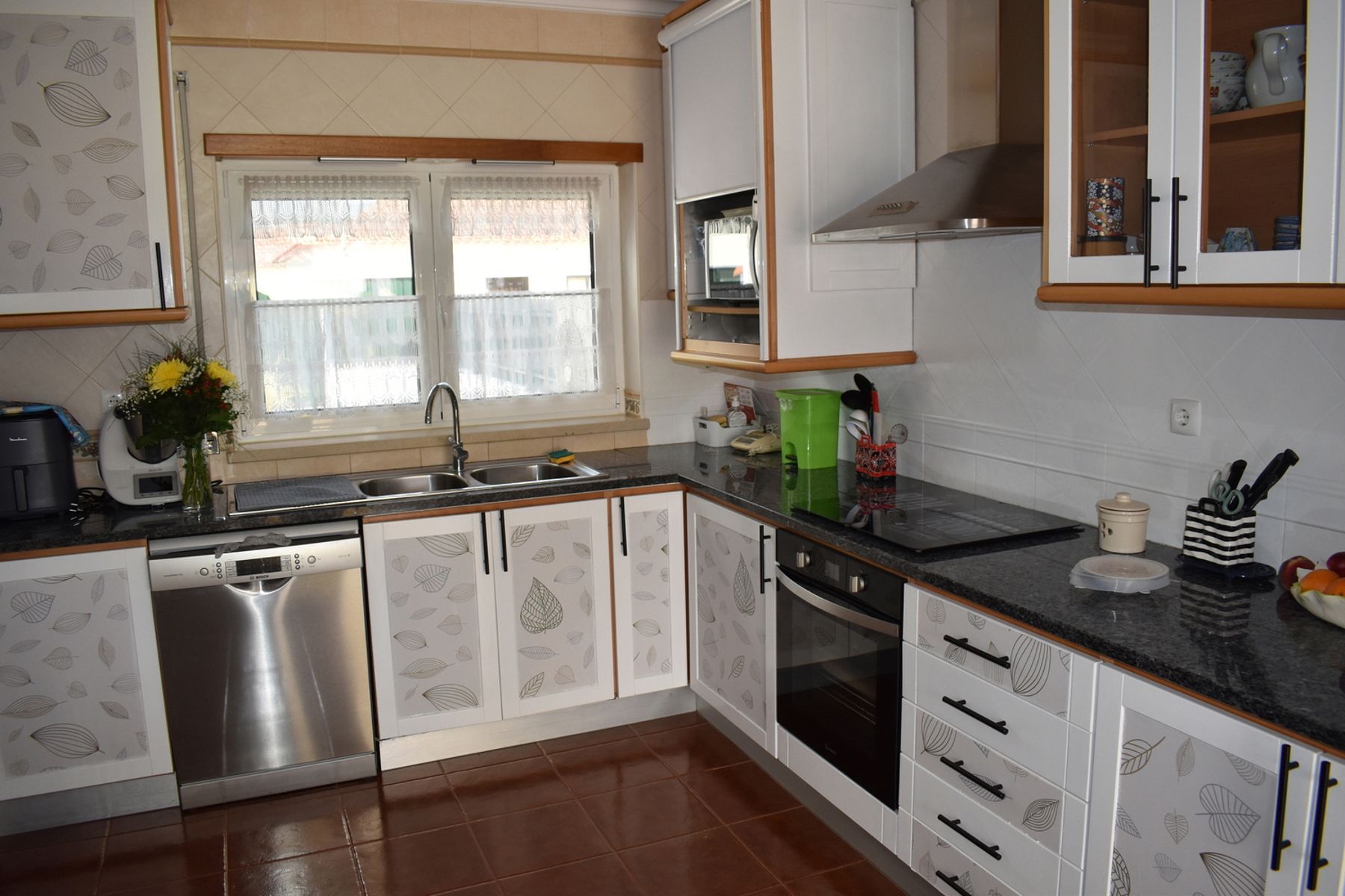 Sfeervolle instapklare woning met 3 Slaapkamers, 2 Badkamers foto 3
