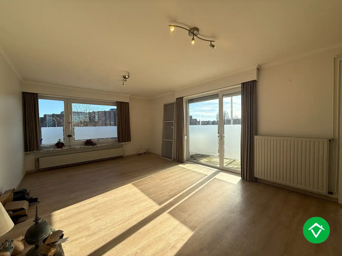 Instapklaar appartement met twee slaapkamers en garage te Roeselare foto 2