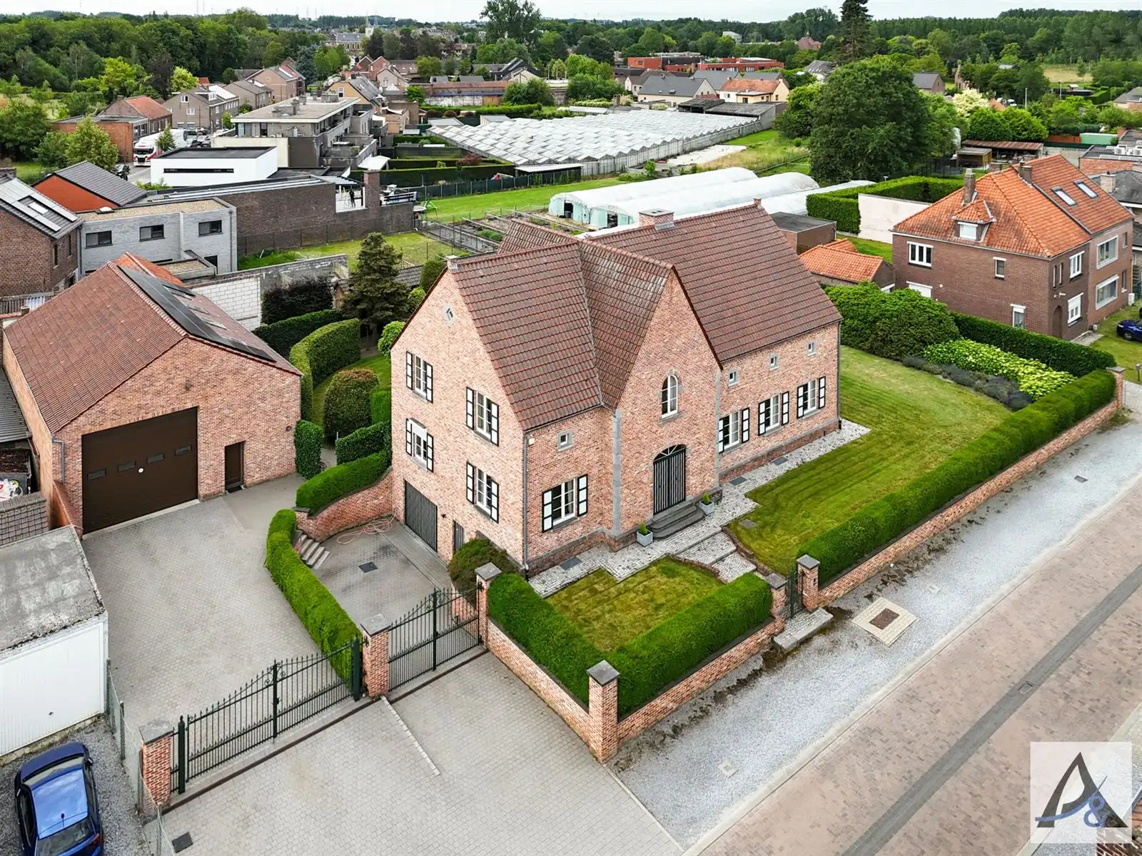 Exclusieve villa met ruime loods in hartje Munsterbilzen foto 58