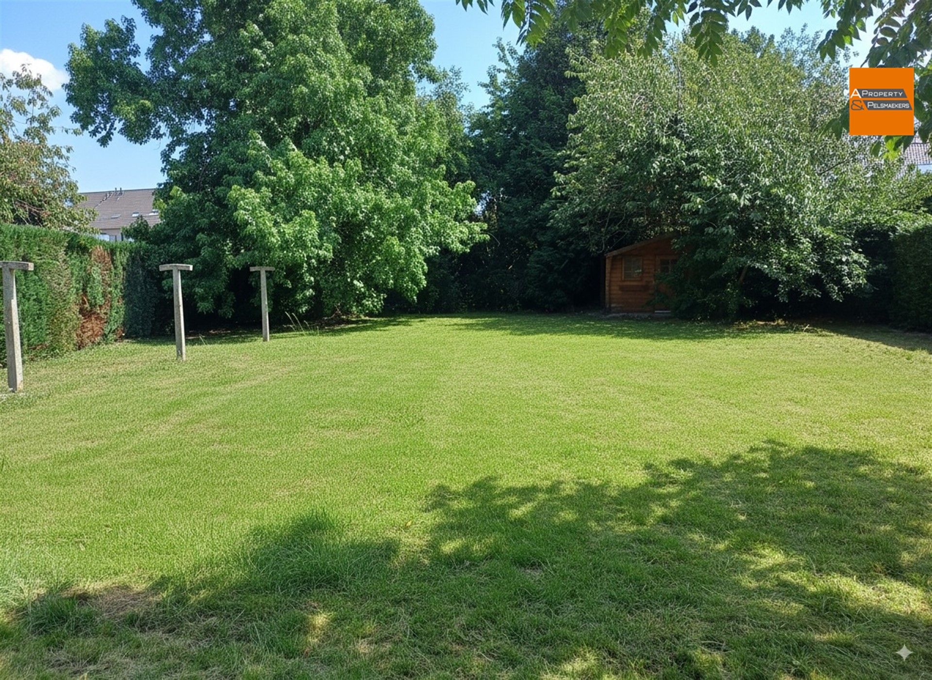 Ruime villa  met 5 slpk, garage en grote tuin foto 4
