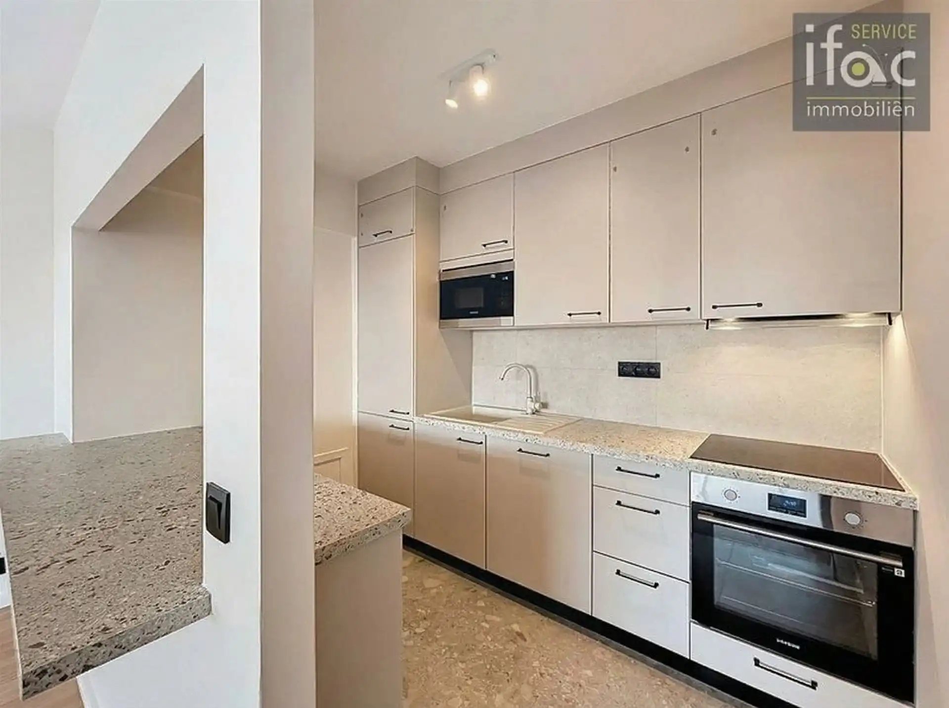 Volledig gerenoveerd appartement met gunstig EPC foto 8