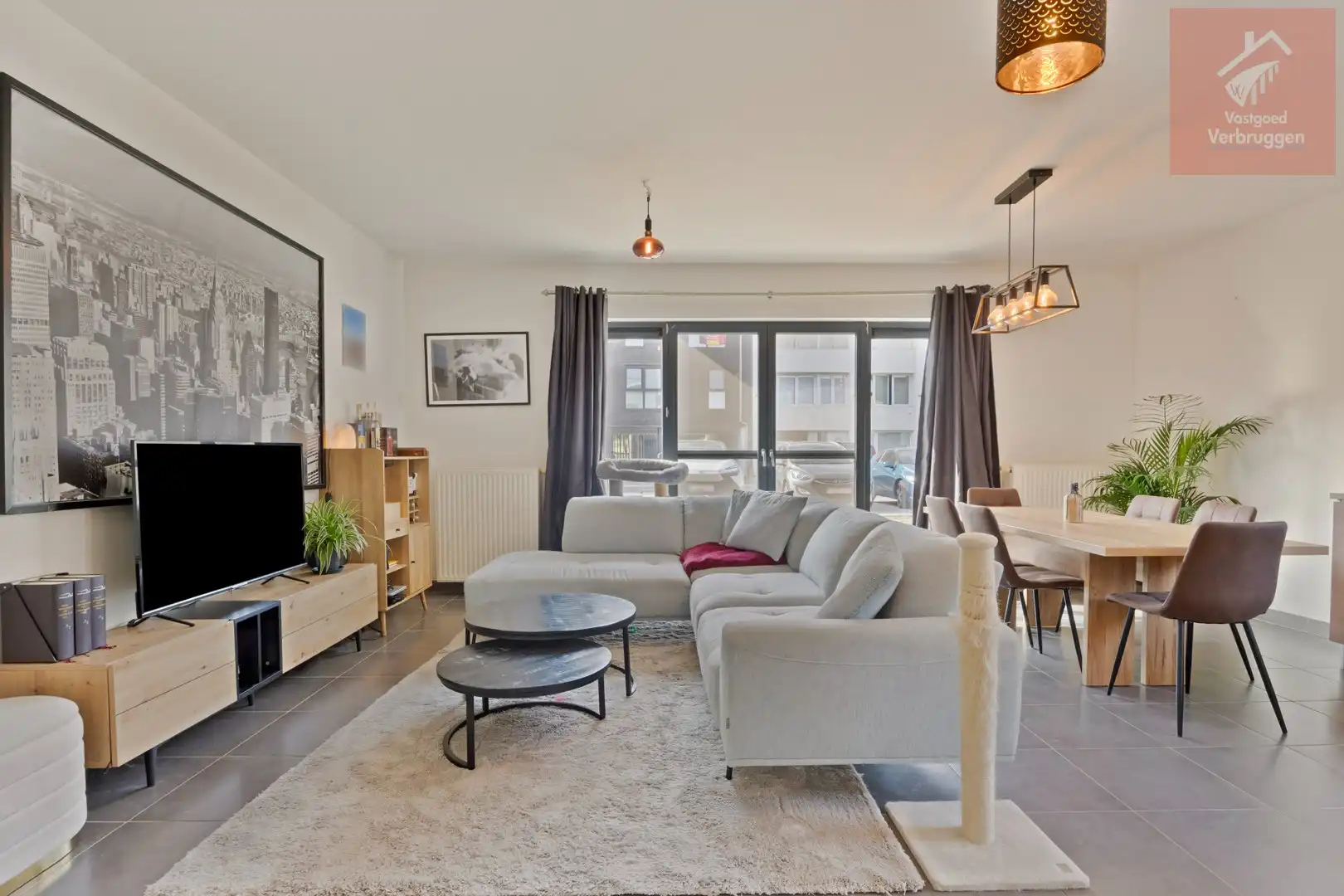 Modern instapklaar gelijkvloers appartement met 2 slpk, terrassen en autostaanplaats foto 3