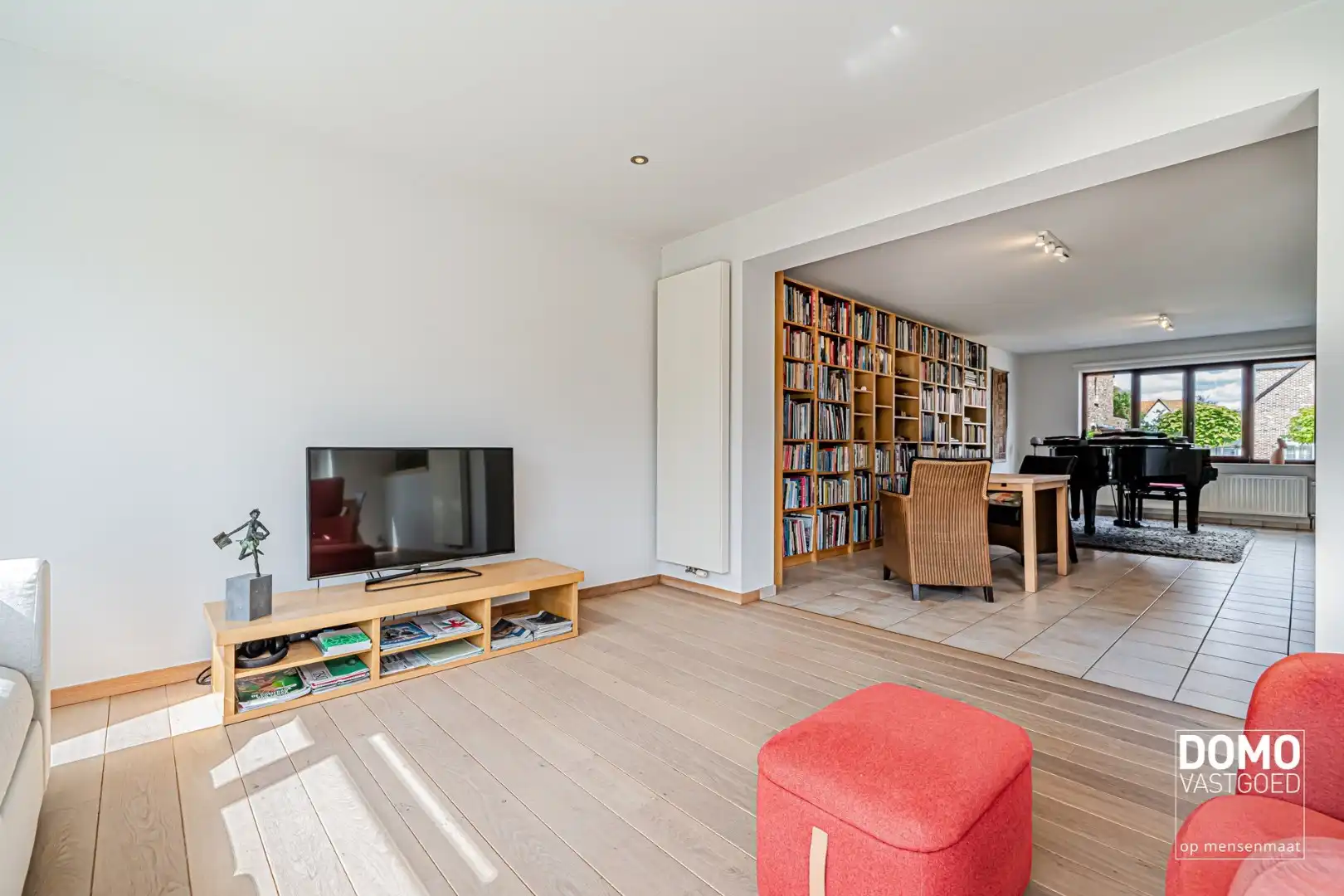 ZUIDWESTELIJK GEORIËNTEERDE DOORZONWONING MET LICHTRIJKE AANBOUW, GEZELLIGE TUIN EN RUIME GARAGE TE KURINGEN (HASSELT)  foto 3